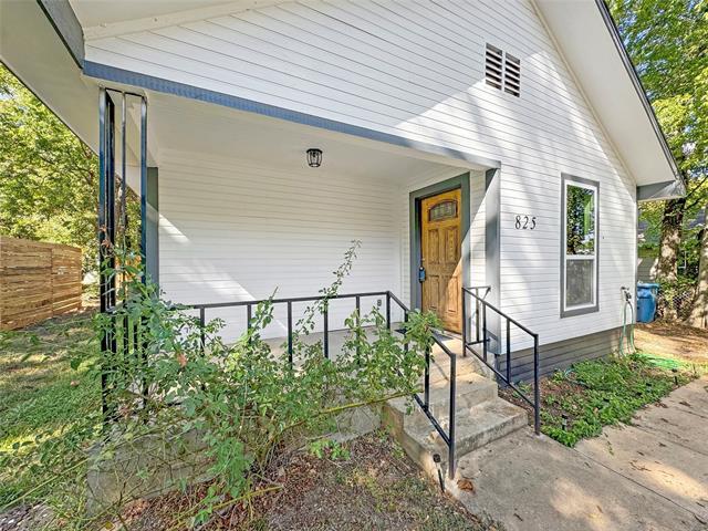825 W Nelson St