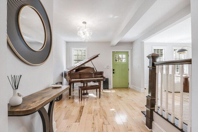 Photo - 849 Lake Ave