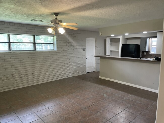 Photo - 8915 Reamer St
