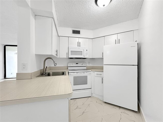 Photo - 211 Lake Pointe Dr Unit 111