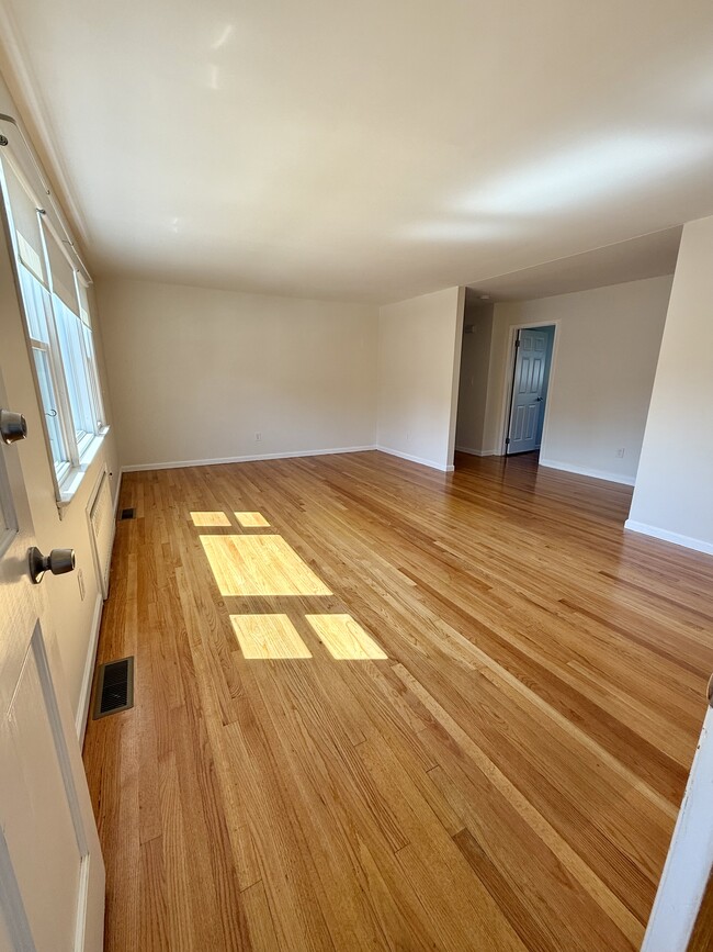 Building Photo - 60 Baltimore Ave Unit 1 Rental