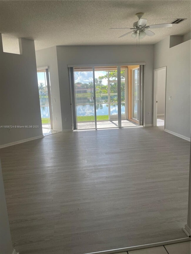 Photo - 575 SE 29th Dr