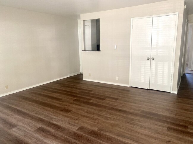 Photo - 700 E Mercer