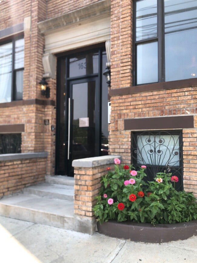 Building Photo - 163 Baldwin Ave Unit 5