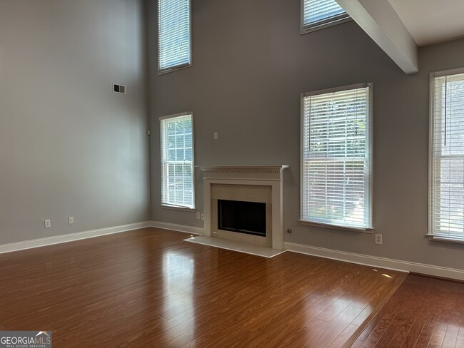 Photo - 669 Maple Grove Way