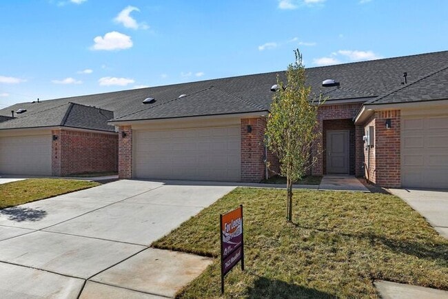 Photo - 7614 Woodford Ave