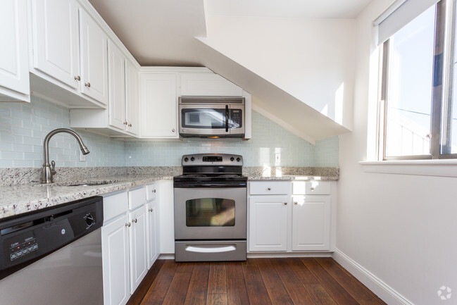 Interior Photo - Bowdoin School Rental