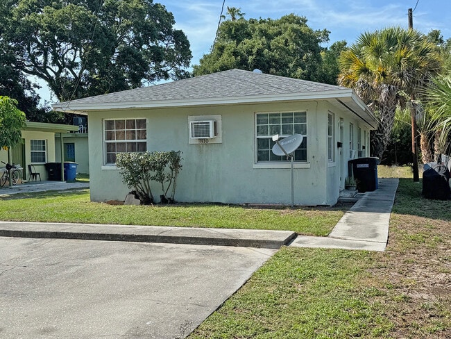 Building Photo - 810 Palm Bluff St Unit 810 1/2 Palm Bluff