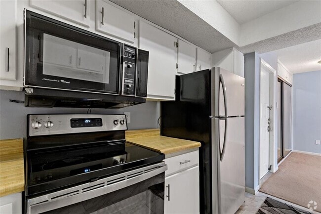 Building Photo - 2816 S Bartell Dr Unit 35 Rental