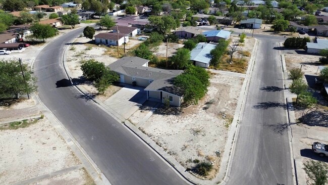 Photo - 203 Kennedy Dr