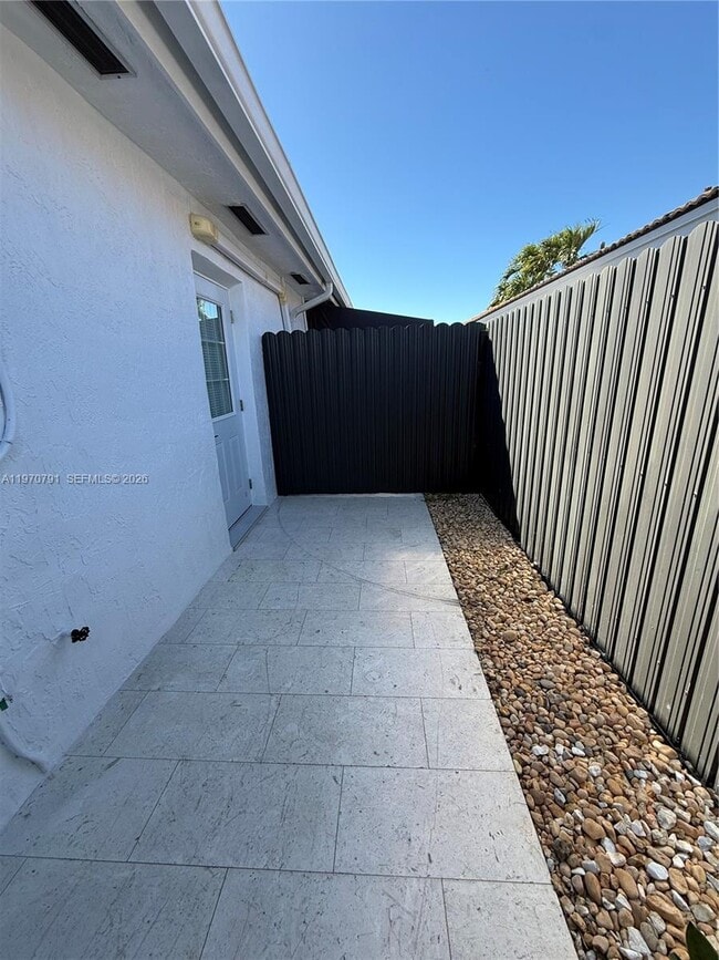 Photo - 15022 SW 30th St Unidad 0