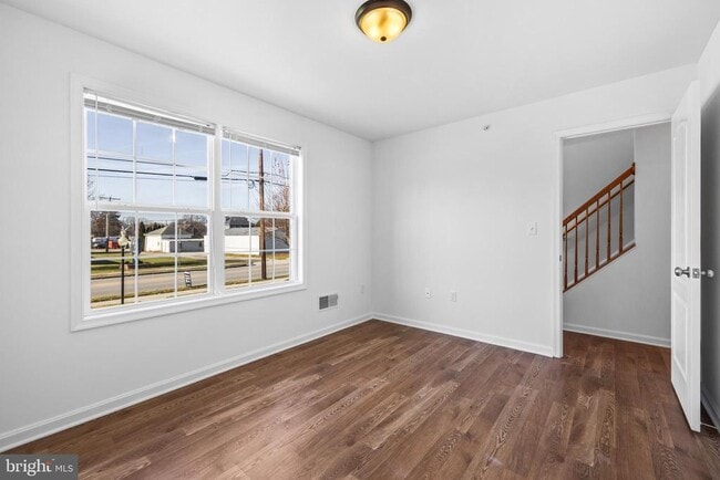 Photo - 116 Breezewood Dr