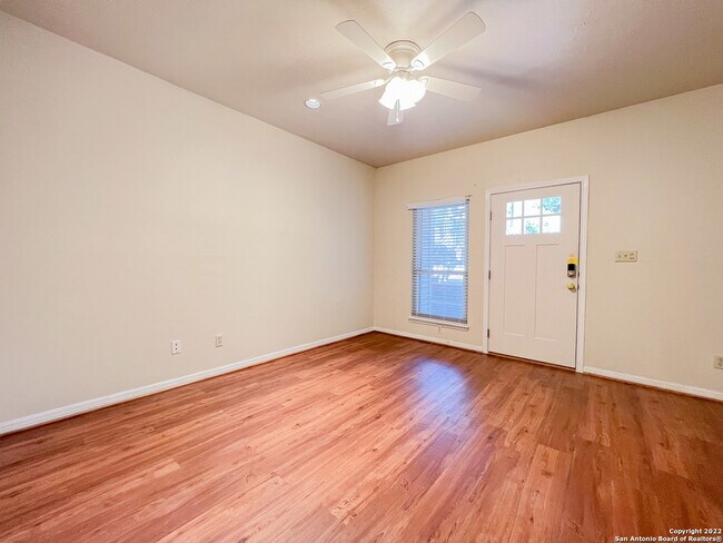 Photo - 310 Pat Garrison St