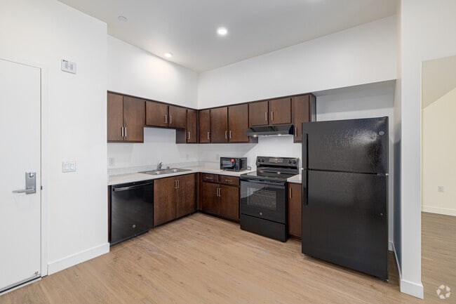 3BR, 2BA - 944SF - Kitchen