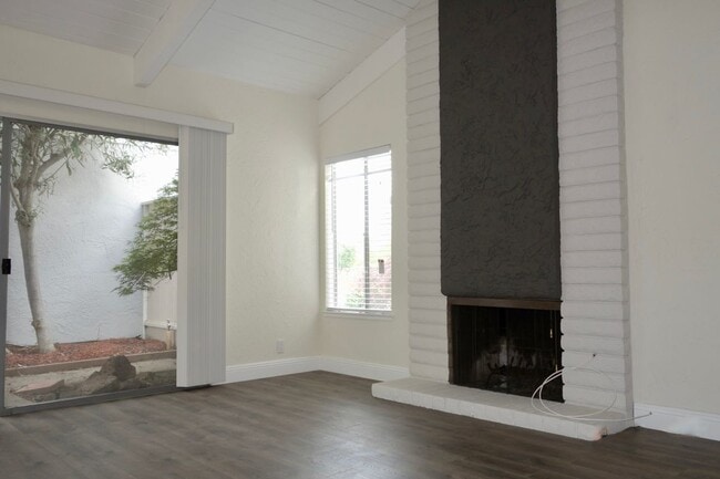 Photo - 112 Marchbanks Ct