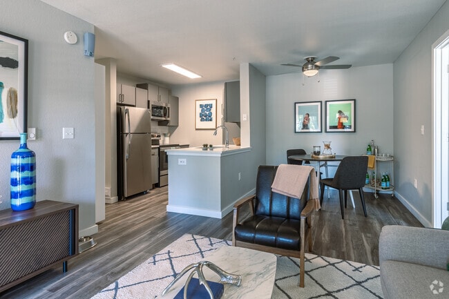 2BR, 2BA - 910SF