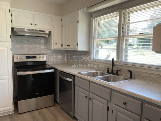 Photo - 2402 Wellington St