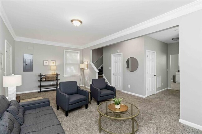 Photo - 639 Ira St SW