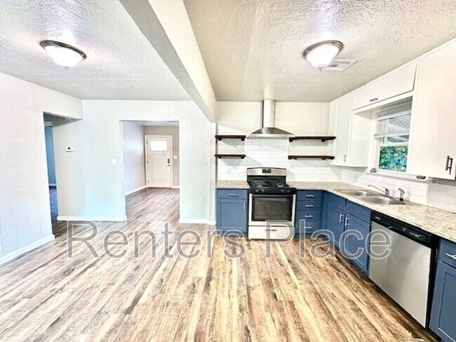 Photo - 224 W Memphis St