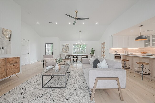 Building Photo - 6254 Locke Ln