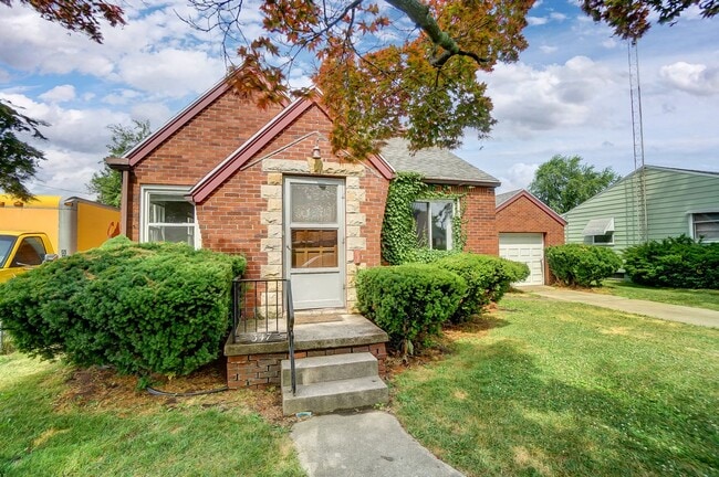 Photo - 347 Darrow Ave