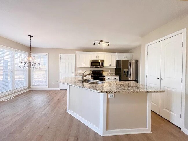 Photo - 210 Torrey Ct