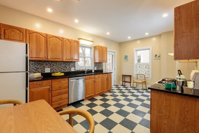 Photo - 330 Lowell St