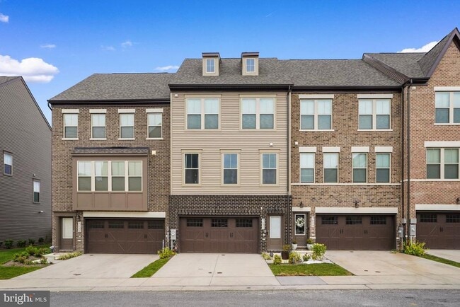 Building Photo - 3421 St Robin Ln