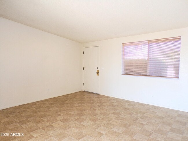 Photo - 500 Mallard Cir E