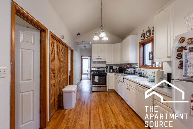 Photo - 916 N Paulina St Unit 1