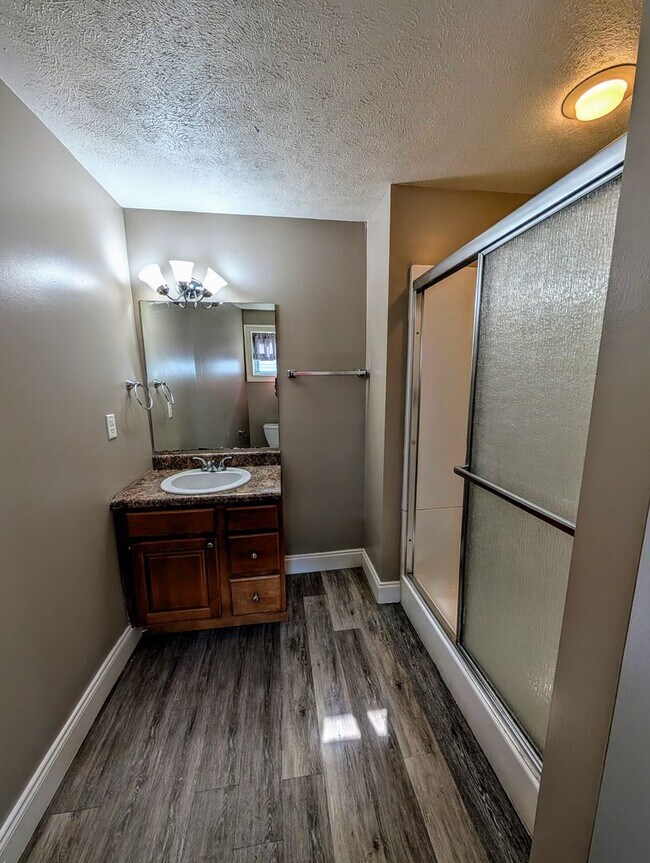 Photo - 1812 Jane St