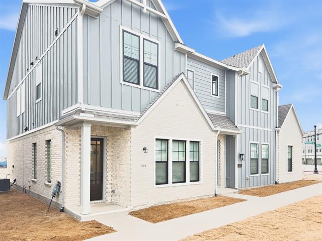 Building Photo - 721 Kerrville Ln