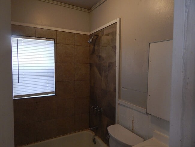 Photo - 3210 SW 4th Ave Unit 3210 SW 4th #B