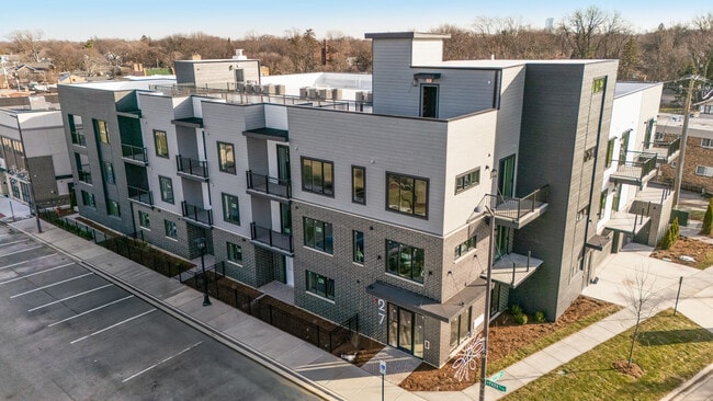 Building Photo - 27 W Park Blvd Unit 209