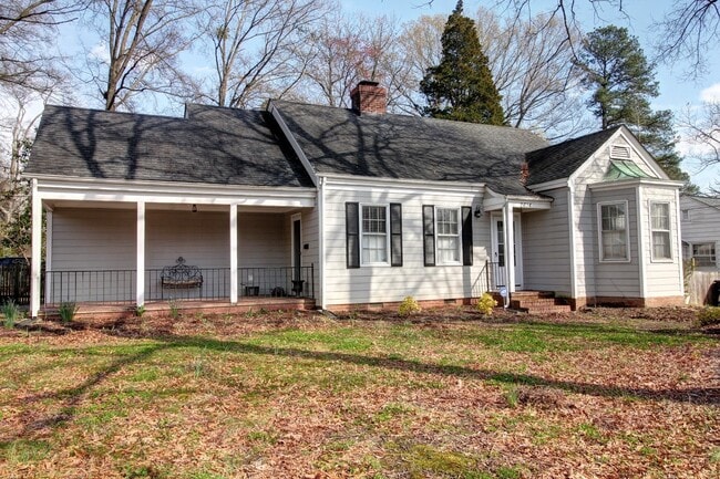 Building Photo - Beautiful and Spacious 2bd/1ba Home Near Northgate Park in Durham's Colonial Village!