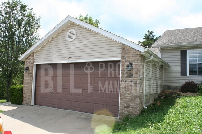 Building Photo - 3 Bedroom 2 Car Garage Duplex in Branson Rental