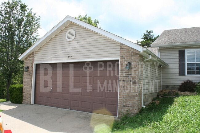 Building Photo - Price Reduced! 3 Bedroom 2 Car Garage Dupl... Rental
