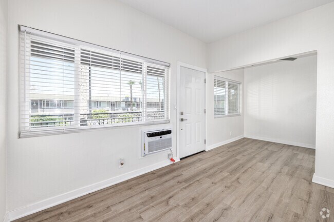 1BR, 1BA - 500SF - Dining Room