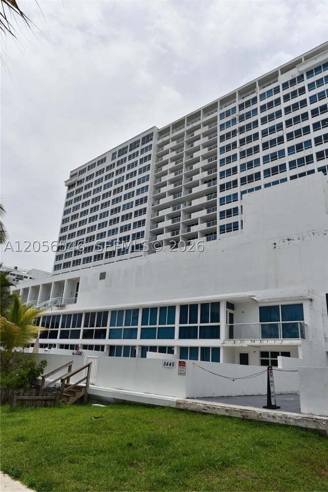 Photo - 5555 Collins Ave Unit 8K