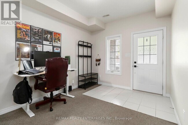 Photo - 1401 Plains Rd E