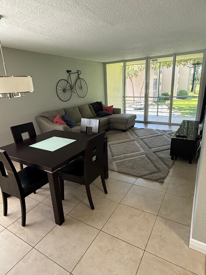 Photo - 9491 Evergreen Pl Unidad 201 Rental