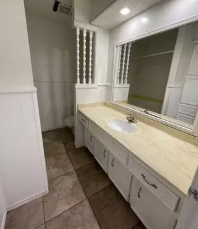 Photo - Centrally located 2BR/1BA | Updated | Wate... Unit 5708 -  D