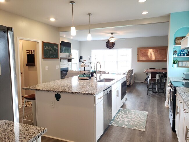 Photo - Near Exit 1! Close to I-24! HUGE Kitchen I...