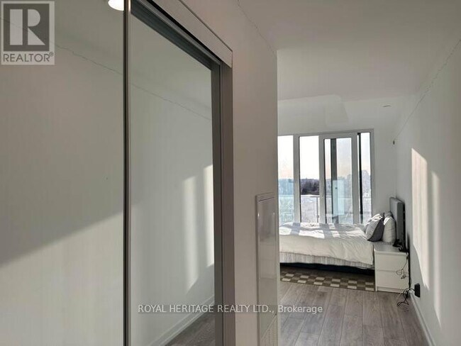 Photo - 2020 Bathurst St