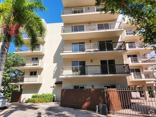 Building Photo - 1918 Brickell Ave Unit 205 Rental