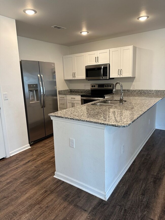 Photo - MOVE IN SPECIAL: FIRST MONTH FREE!! Newly ...