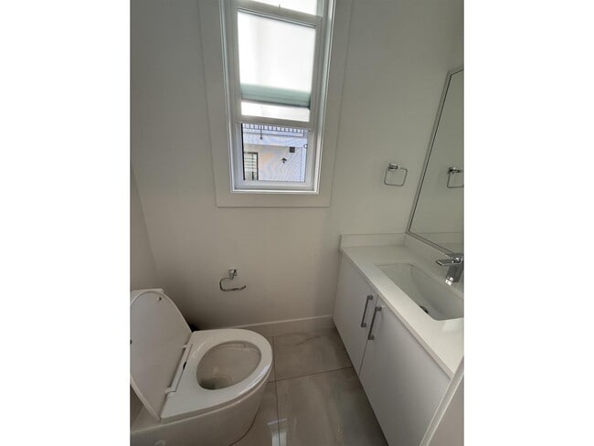Photo - 9727-129A 129a St