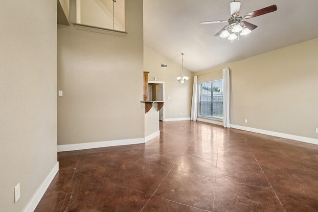 Photo - 317 Westgate Dr