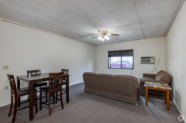2BR, 2BA - 950SF - Parker Place Apartments