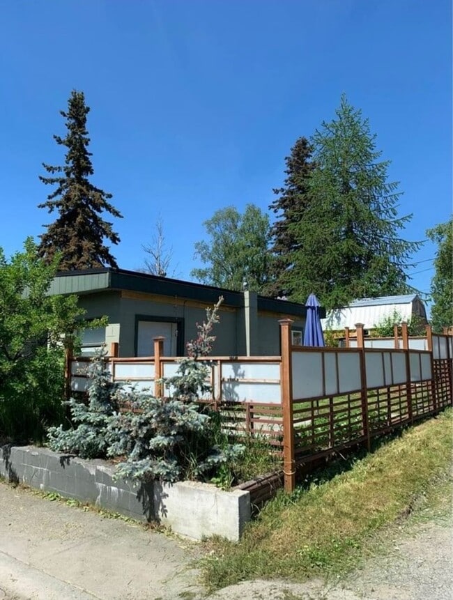 Building Photo - Clean Downtown One Bedroom Utilities Included Rental